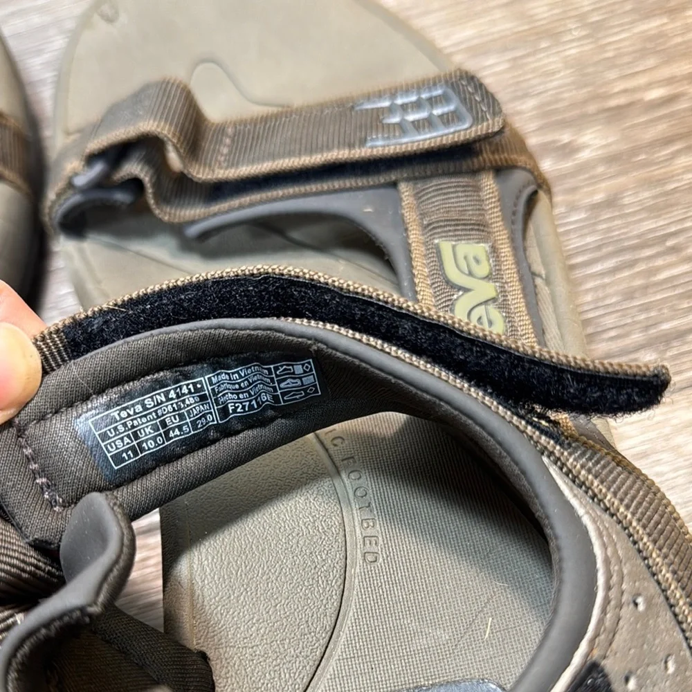 Teva Dark Brown Outdoor Sandals men’s 11 (s1)